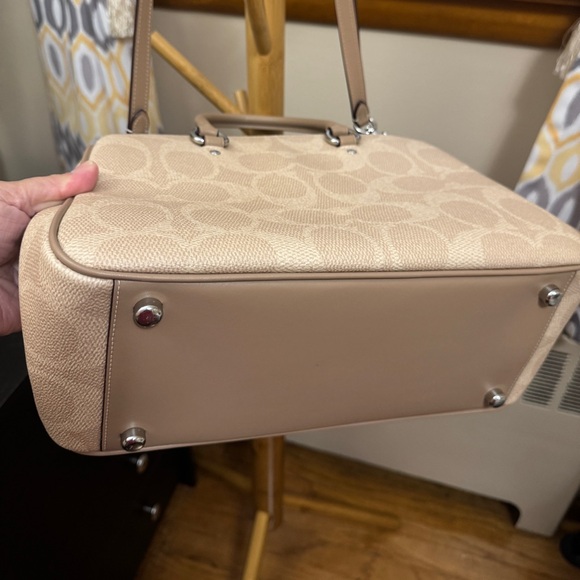 Savannah Carryall Bag In Signature Canvas - USED ONCE! - Picture 8 of 11